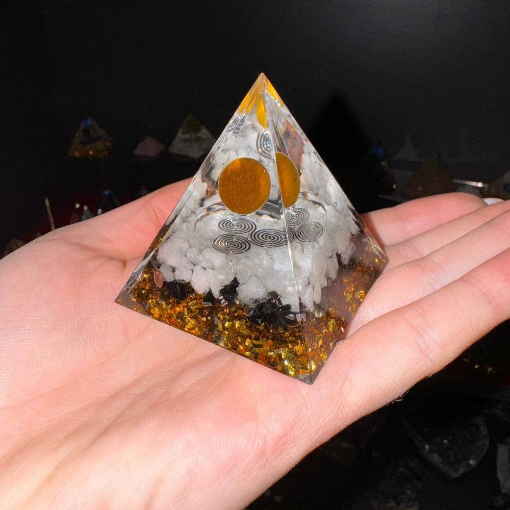 Orgonite - pyramid B016