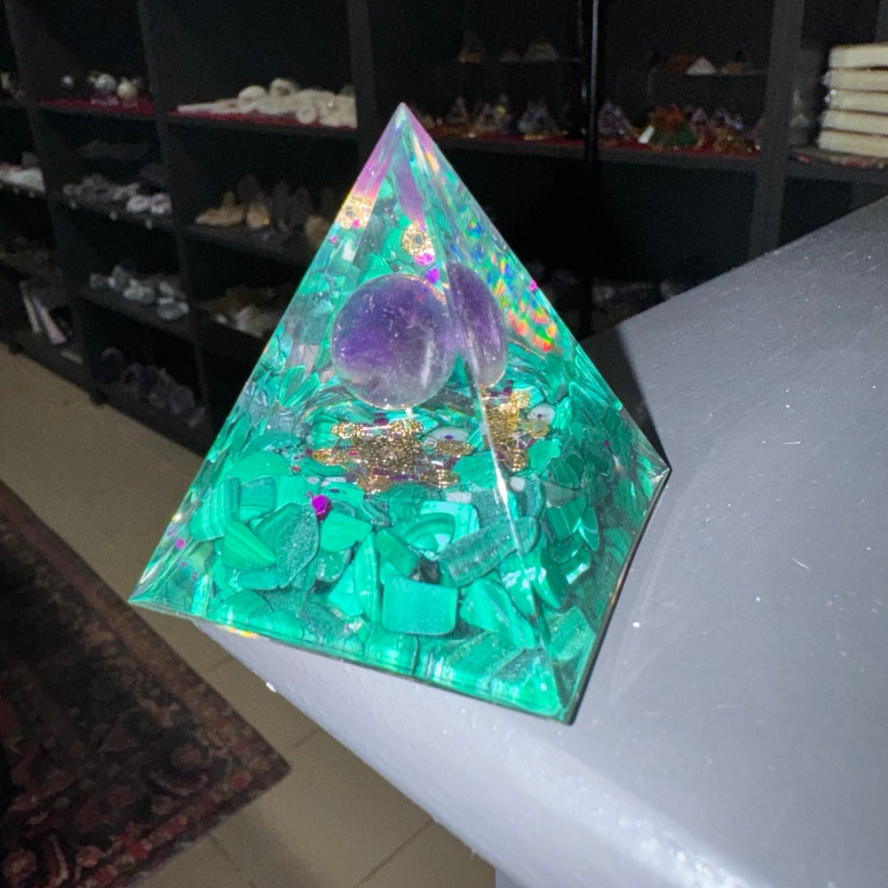 Orgonite - pyramid B024