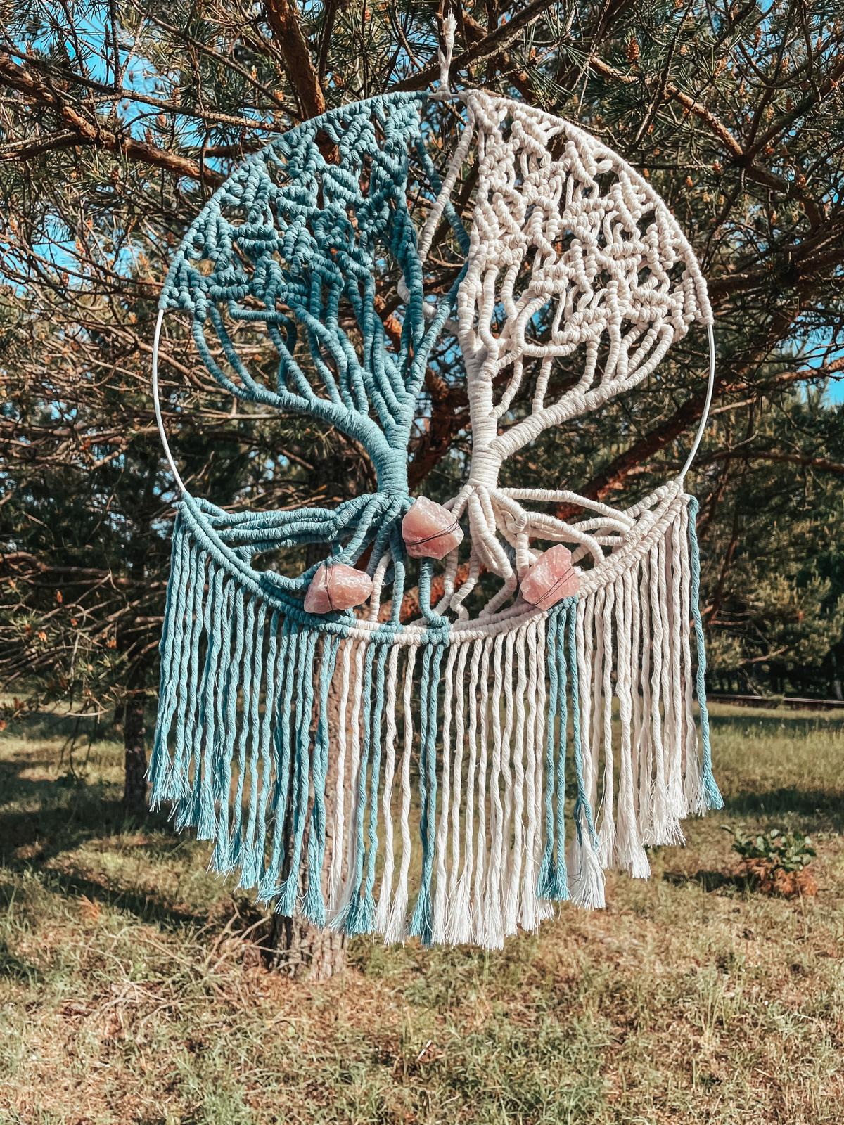 Knotted tree of life with crystals | Different types
