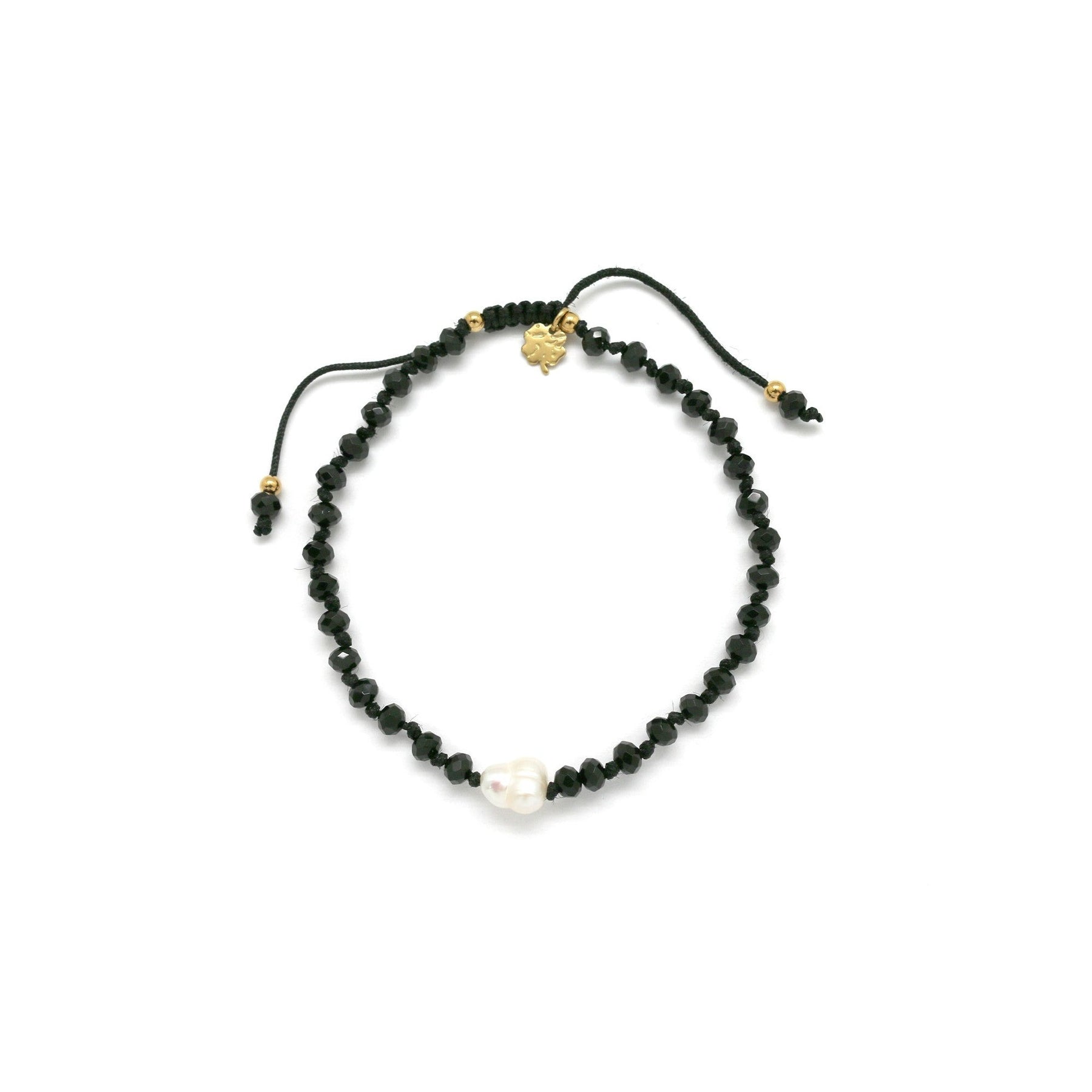 Adjustable onyx bracelet with water pearl